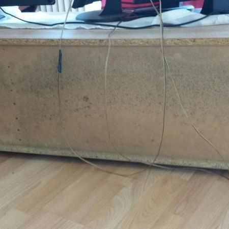 Schimmel hinter Möbelstücken